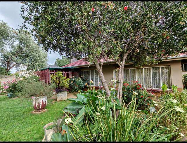 3 BEDROOM HOUSE FOR SALE IN THREE RIVERS